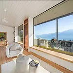 Rose In The Center Of By Guestlee Villa Montreux