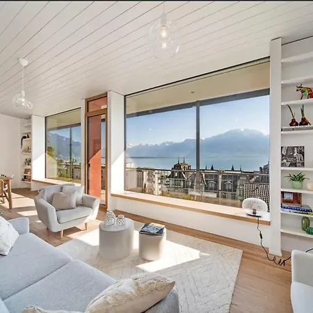 Rose In The Center Of By Guestlee Villa *