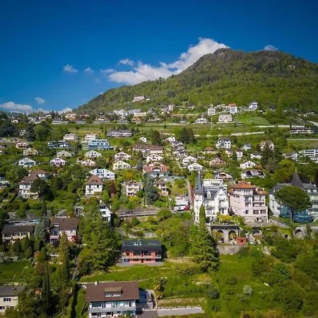 Rose In The Center Of By Guestlee Villa