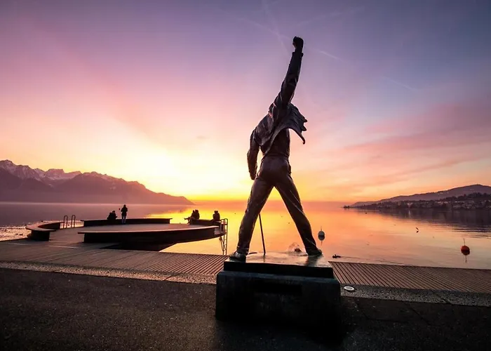 Villa Rose In The Center Of By Guestlee *