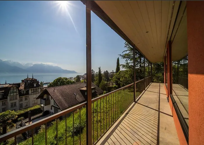 Villa Rose In The Center Of By Guestlee