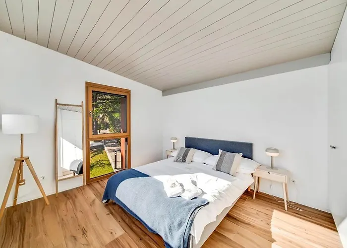 Villa Rose In The Center Of By Guestlee *