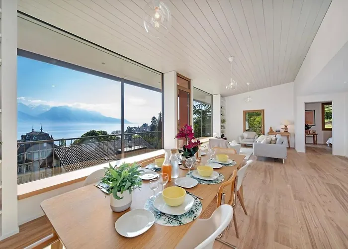 Rose In The Center Of By Guestlee Villa *