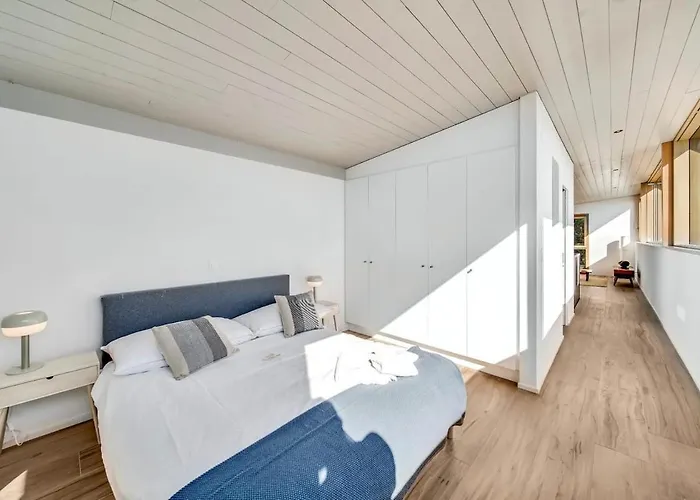 Villa Rose In The Center Of By Guestlee *