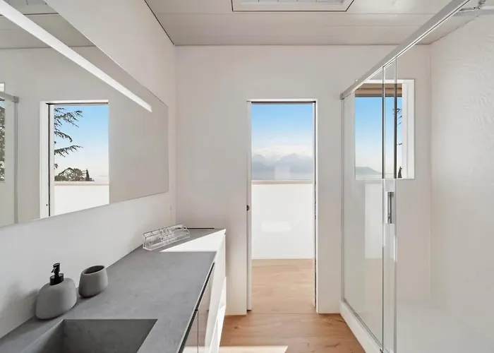 Rose In The Center Of By Guestlee *