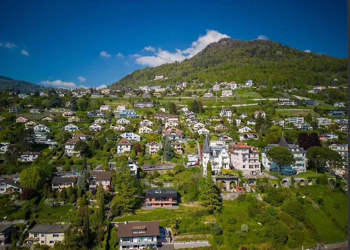 Rose In The Center Of By Guestlee Villa