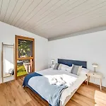Villa Rose In The Center Of By Guestlee *