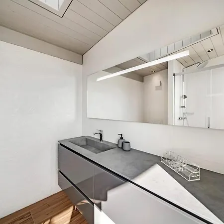 Rose In The Center Of By Guestlee Βίλα