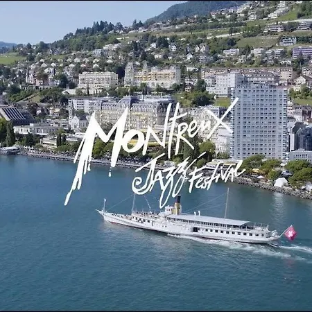 Rose In The Center Of By Guestlee Βίλα Μοντρέ