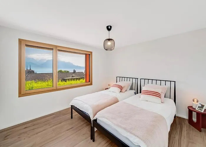 Villa Rose In The Center Of By Guestlee *