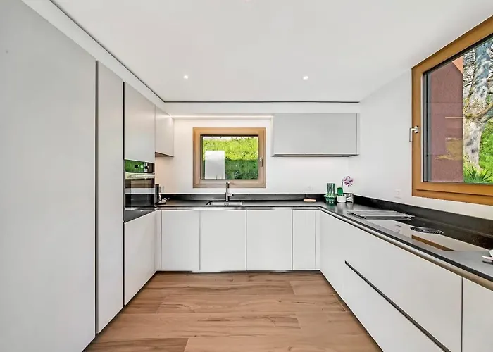 Rose In The Center Of By Guestlee Montreux